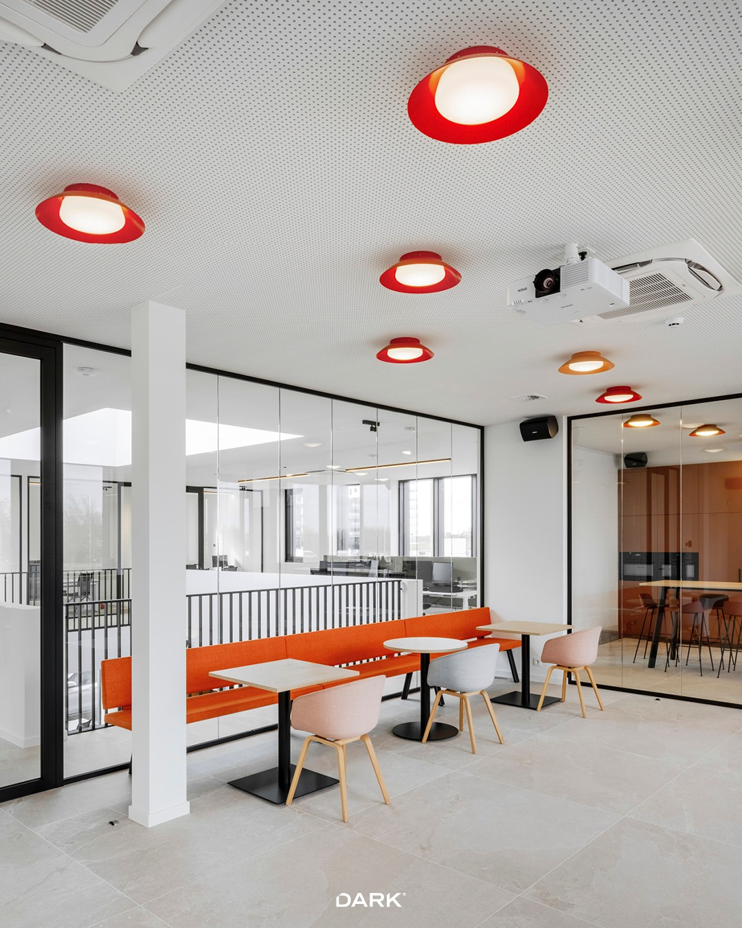 Crelan is settling into the Oosteroever with a brand-new light-filled office ✨
Warm wood, clean lines and a calm coastal palette are all stitched together by light.
From welcoming reception to focused workstations and informal meeting spots, every zone gets its own atmosphere:
Talore and SL53 guide the way, Ninza and Kitn sharpen the details, Spine and Hihope draw bold lines of light, while Tiki Box 2 and Bangster Hoody bring the mood to the social areas.

@crelan_bank 
cfinance_bank_en_verzekeringen
@oosteroever.oostende 
@visitoosteroever 
@makelaar_in_verzekeringen 

#darkbe #darklighting #interiordesign #design #designverlichting #ikkoopbelgisch #belgischmerk #belgiandesign #interieurdesign #interiordesign #productdesign #designlighting #lighting #verlichting #wealllovethedark #Oosteroever #Oostende #NieuwKantoor #BankEnVerzekeringen #FinancieelAdvies #Verzekeringen #JouwFinanciëlePartner #LokaalOndernemen #WelkomBijOns #KlantCentraal #Crelan