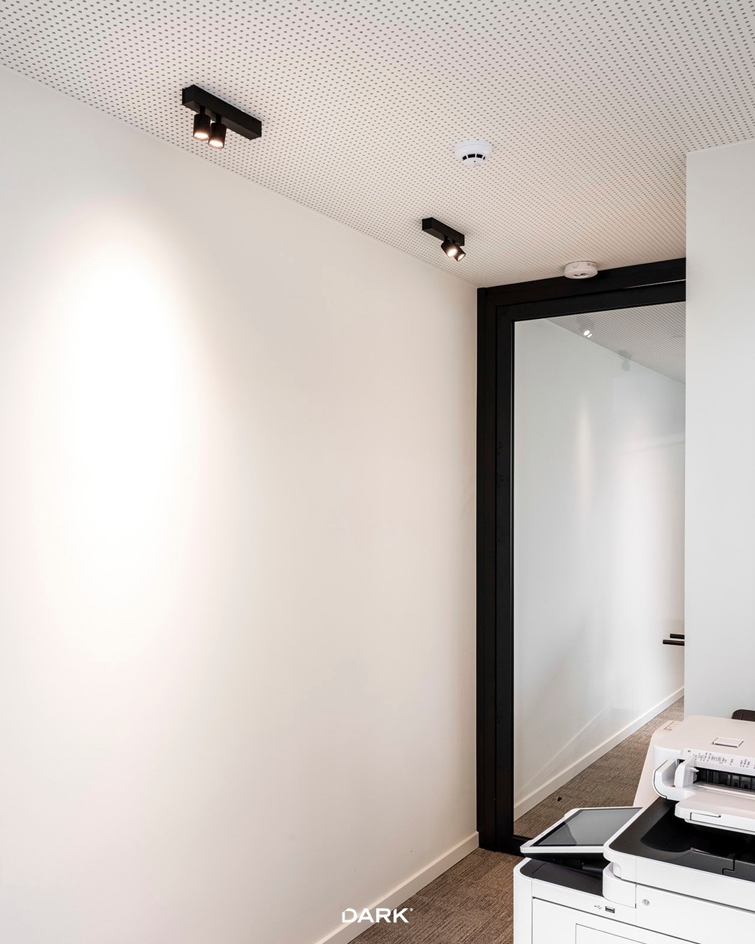 TIKI. One spot, endless setups.
Recessed or surface mounted. Fixed or orientable.
Available in black / white / bronze / brass / alu.
Clean lines, maximum flexibility—exactly how lighting should be.

#DARKLighting #TIKI #ArchitecturalLighting #LightingDesign #InteriorDesign #MinimalDesign #Spotlight #RetailDesign #HospitalityDesign #darkbe #darklighting #interiordesign #design #designverlichting #ikkoopbelgisch #belgischmerk #belgiandesign #interieurdesign #interiordesign #productdesign #designlighting #lighting #verlichting #wealllovethedark