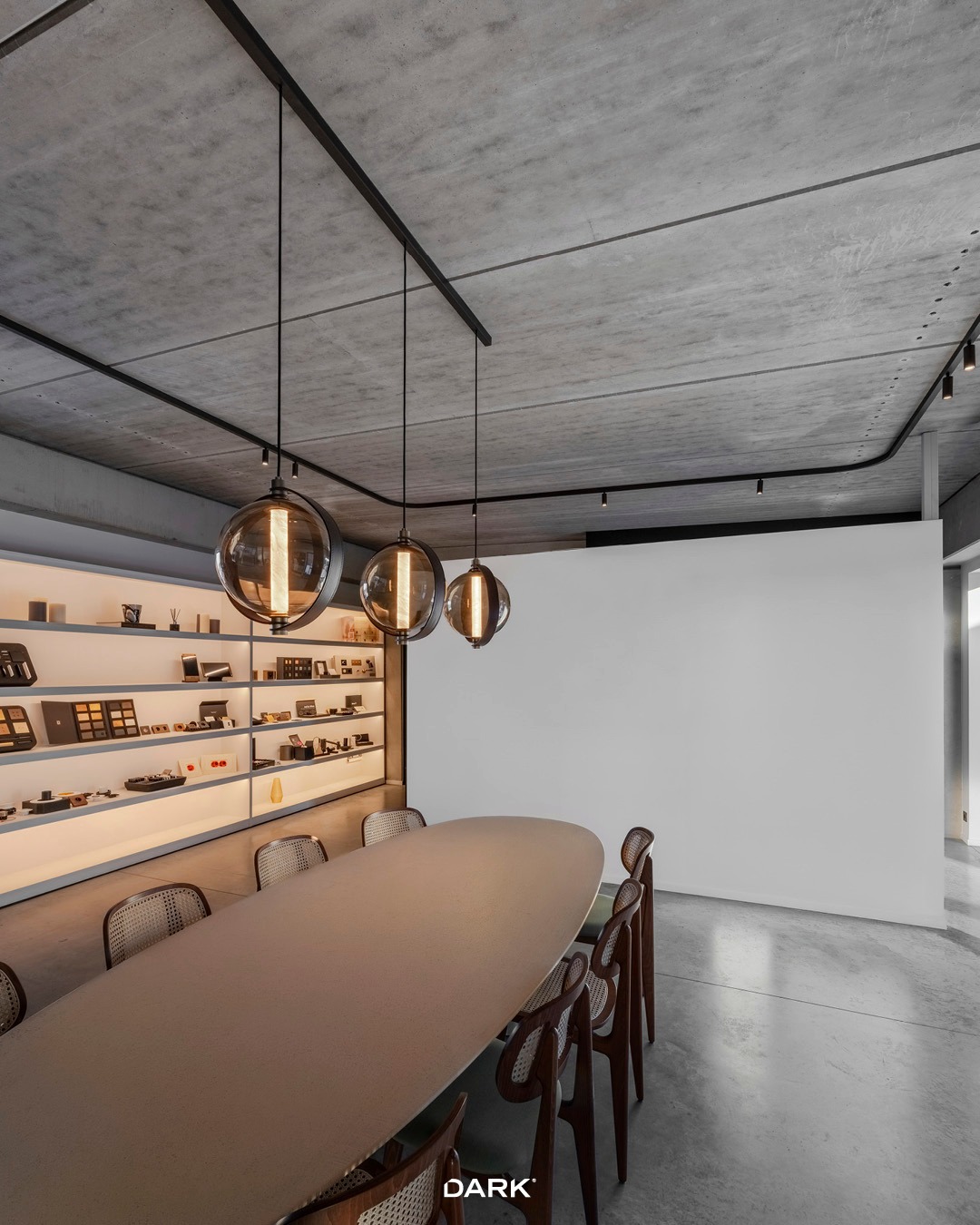 ⚡️New project in the spotlight.
Office and Showroom @erl.buildingsystems  features CUIABA and KITN MIGLIA — the newest extension of our KITN profile range. Designed to create playful curves, soft transitions and expressive lines that bring character to every space.
Curves, texture and detail — all working together.

#NewProject #OfficeDesign #ShowroomDesign #InteriorArchitecture #KITN #Cuiaba #KITNMIGLIA #DesignDetails #CurvedDesign #Kuurne