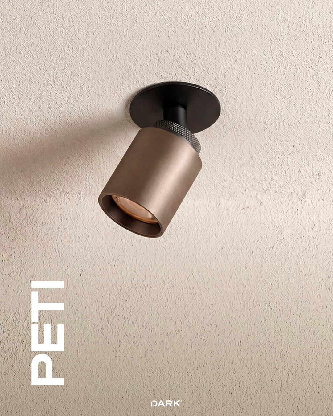 PETI brings quiet elegance to the ceiling.
A classy ceiling spot with a beautifully structured ring, designed to add depth, detail and refinement to any interior.
Available in black, alu, bronze light and bronze dark — four finishes, one timeless look.
Minimal. Detailed. PETI.

#PETI #CeilingSpot #LightingDesign #InteriorLighting #ArchitecturalLighting #DesignDetails #BronzeLighting #MinimalInterior #darkbe #darklighting #interiordesign #design #designverlichting #ikkoopbelgisch #belgischmerk #belgiandesign #interieurdesign #interiordesign #productdesign #designlighting #lighting #verlichting #wealllovethedark