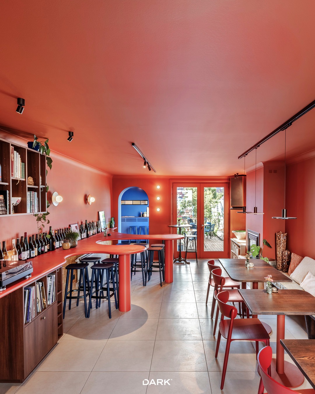 J’AI SOIF 
Wine bar in Maldegem 🍷

Step inside a bold and vibrant space where warm terracotta tones meet deep blues, creating the perfect backdrop for long evenings with good company and exceptional wines.
Lighting plays a starring role in shaping the intimate yet energetic atmosphere:

DARK fixtures:
• Elpee on Track
• Elpee Wall G9
• Tiki
• Tuki 40 Track
• Boely 
PANZERI fixtures
• Clio 

#JaiSoif #WineBar #Maldegem #InteriorDesign #LightingDesign #DARK #Panzeri #darkbe #darklighting #interiordesign #design #designverlichting #ikkoopbelgisch #belgischmerk #belgiandesign #interieurdesign #interiordesign #productdesign #designlighting #lighting #verlichting #wealllovethedark

@jaisoif.be