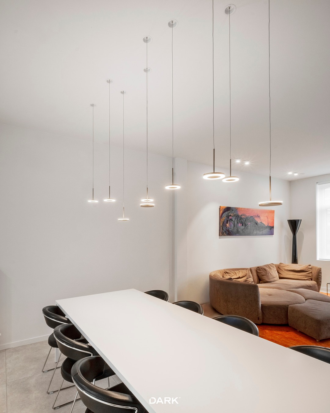 Minimalism meets warmth in this refined residential setting:
⁠
Featuring a curated mix of lighting masterpieces:
✨ MAGNIFIQUE COUCOU
✨ KITN
✨ TOQI
✨ GAZTA
by @dark.be 

✨ BELLA – Italian elegance 
by @panzeri1947 
⁠
A composition where light doesn’t just illuminate – it shapes atmosphere.