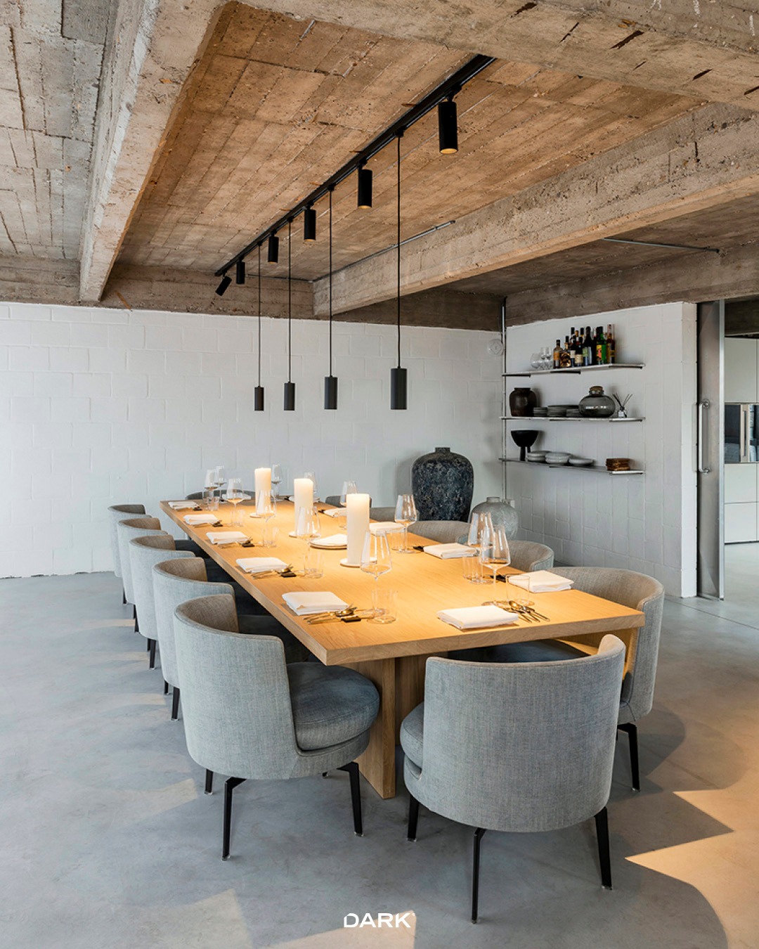 Spotlight on TUKI 60 TRACK
From chic dining rooms to high-end retail and creative commercial spaces — the TUKI 60 TRACK adapts effortlessly to any interior.
• Sleek. Minimal. Powerful.
• Black or white finish
• Precise directional lighting
• Perfect for hospitality, retail, and workspace environments

#darkbe #darklighting #interiordesign #design #designverlichting #ikkoopbelgisch #belgischmerk #belgiandesign #interieurdesign #interiordesign #productdesign #designlighting #lighting #verlichting #wealllovethedark
