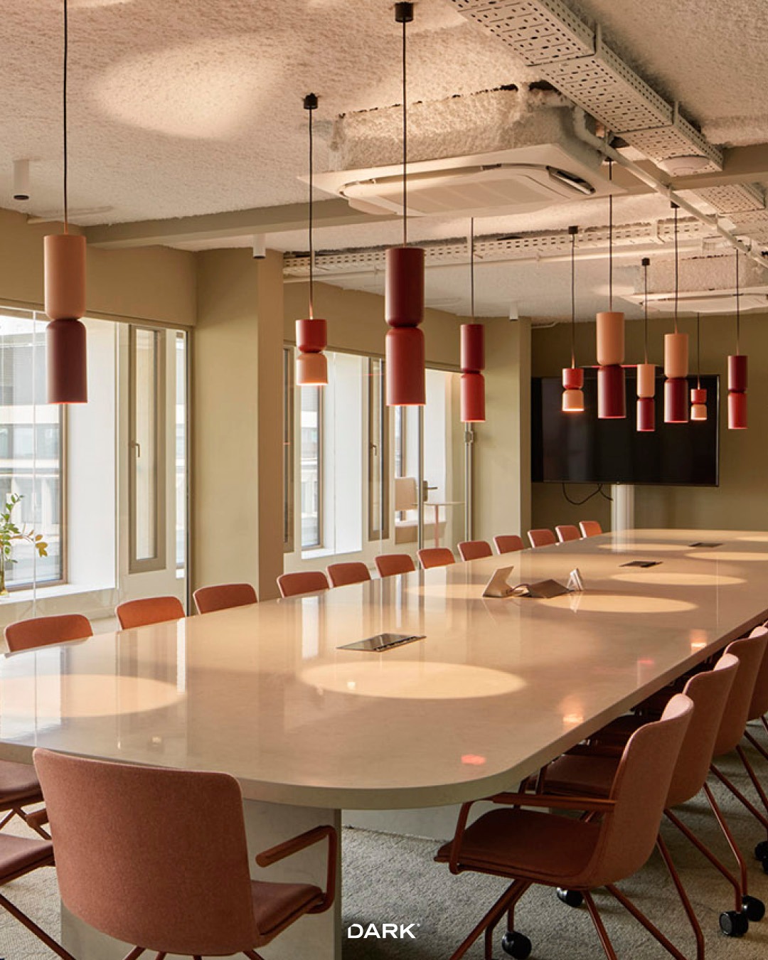 New shades, same statement.
TWOCAN is now available in Bronze Light and Bronze Dark.
Mix, match, and build your own rhythm—warm, bold, or perfectly in-between. ✨

#TWOCAN #LightingDesign #InteriorDesign #PendantLight #Bronze #DesignDetails #MixAndMatch #darkbe #darklighting #interiordesign #design #designverlichting #ikkoopbelgisch #belgischmerk #belgiandesign #interieurdesign #interiordesign #productdesign #designlighting #lighting #verlichting #wealllovethedark