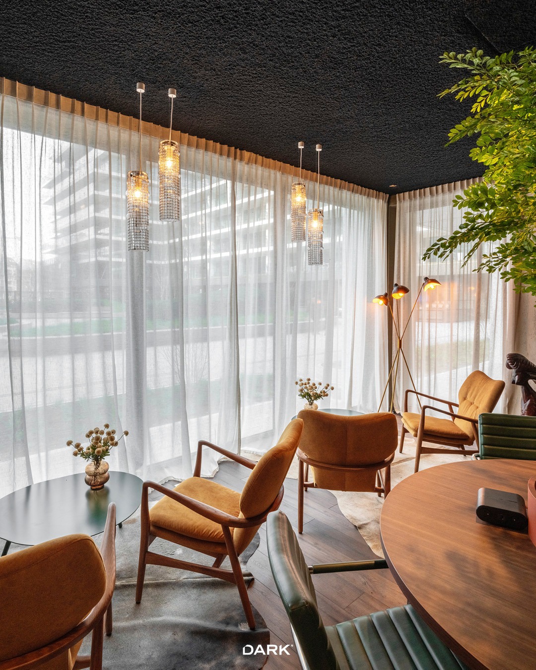 ✨ TRAPPED ✨
A design that dares to play with contrast: raw industrial cages embracing warm, glowing light.
TRAPPED transforms every space into a statement — bold yet inviting, edgy yet elegant.
From cozy corners to grand interiors, it’s not just lighting. It’s atmosphere.
🔥 Break free from ordinary. Get TRAPPED.