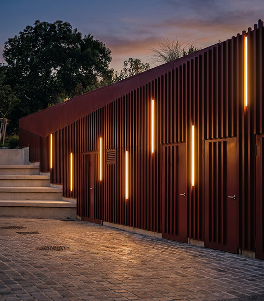 ✨ Create magical outdoor ambience with NINZA IP67 ✨
Light up terraces, gardens and façades with a refined outdoor glow that turns every evening into an experience. Designed for outdoor use, built to perform, and made to elevate the mood.
Because the right light doesn’t just illuminate a space.
It creates atmosphere.

#NINZA #OutdoorLighting #IP67 #GardenLighting #TerraceLighting #ArchitecturalLighting #OutdoorAmbience #LightingDesign #darkbe #design #designverlichting #belgischmerk #designlighting